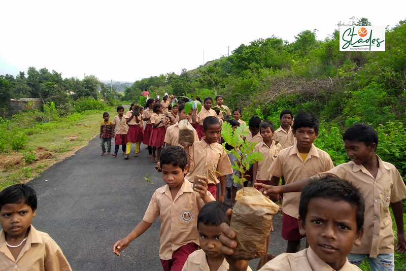 Folk singer & orphans rejuvenate barren land - Vikalp Sangam