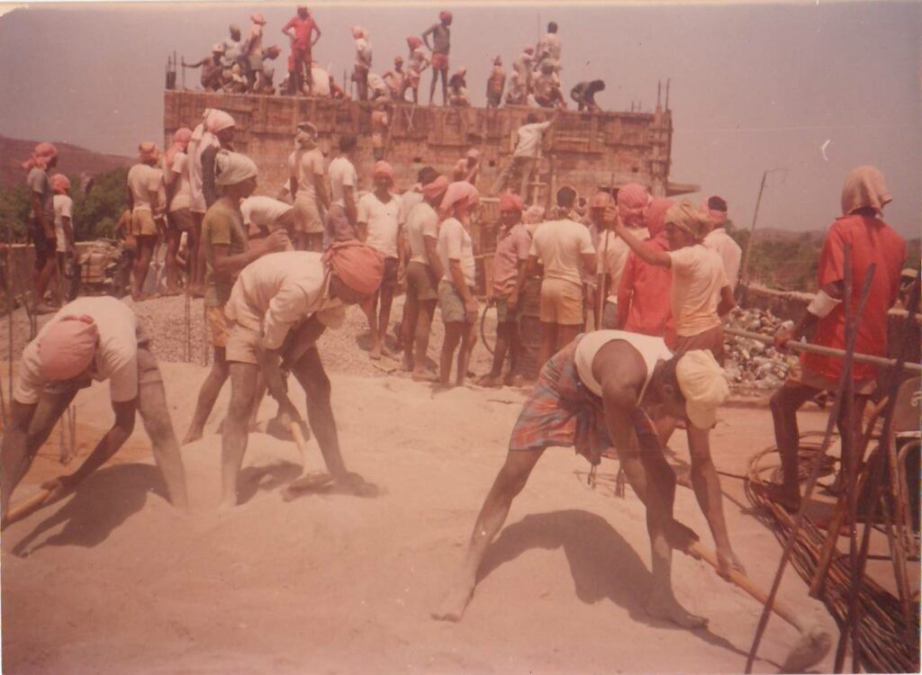 भवन निर्माण मे मजदूरो की भागीदारी